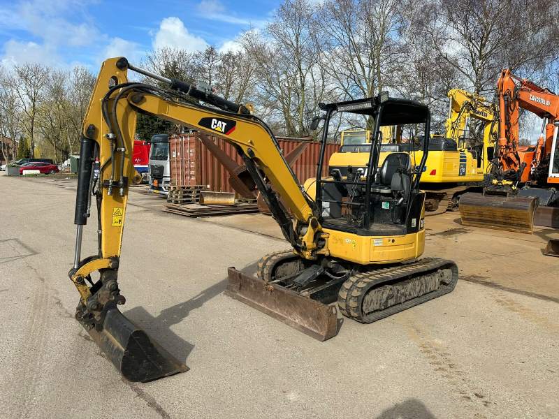 Mini Excavadora CAT 303.5 CR